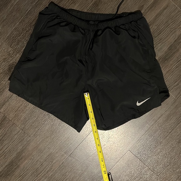 Nike Challenger Running Shorts - Picture 9 of 9